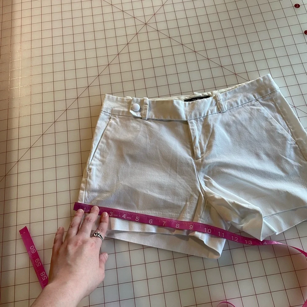 Banana Republic size 2 petite 2P white bermuda business casual summer shorts
